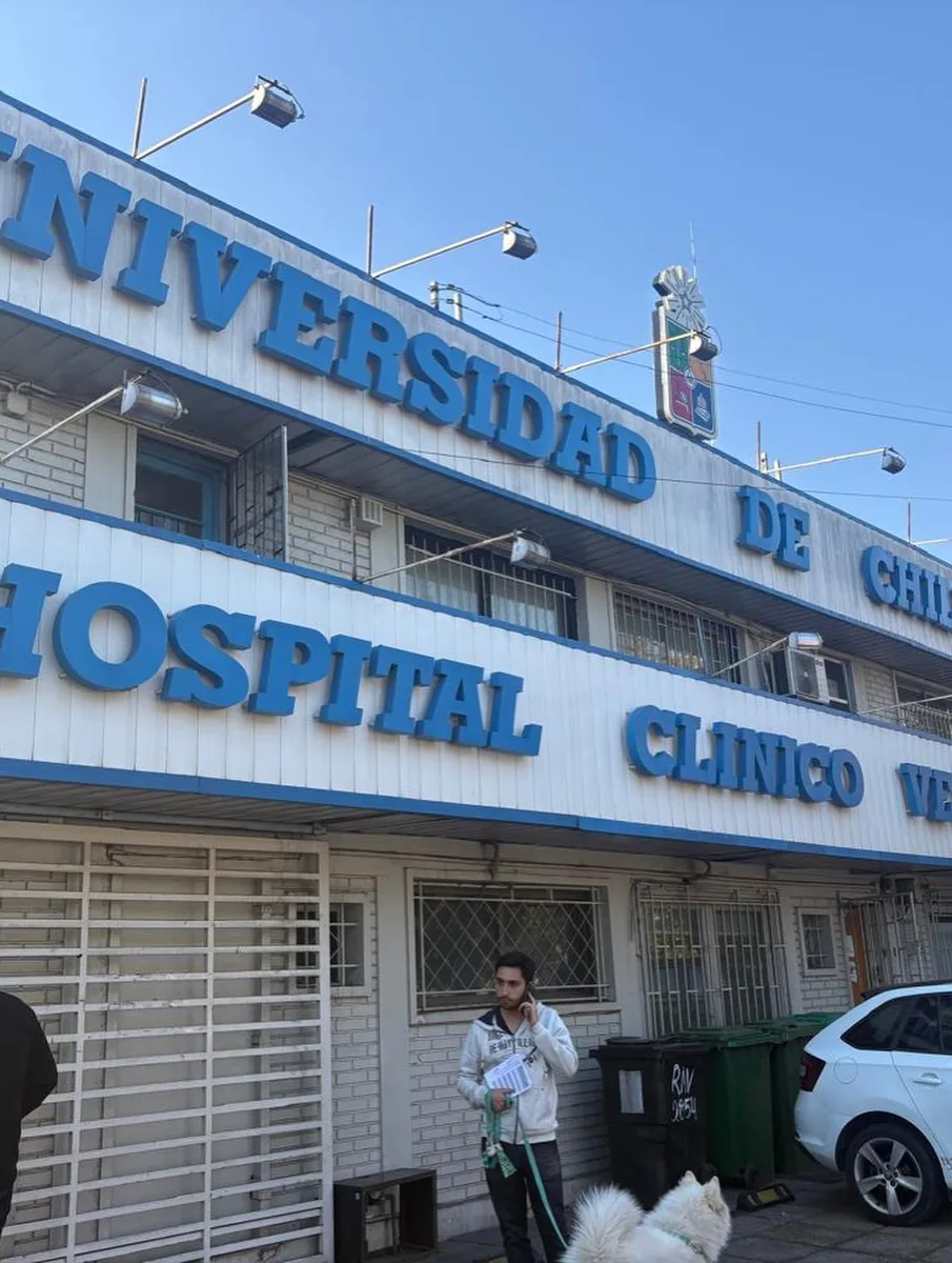Fachada del Hospital Clínico Veterinario de la Universidad de Chile, sede Bilbao, de la Red de Atención Veterinaria de FAVET