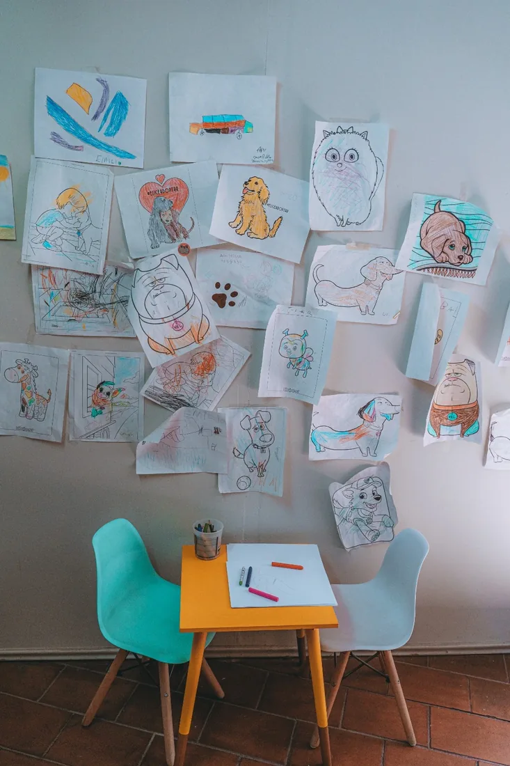 Espacio de espera pensado para las familias en Vet Friends Veterinaria